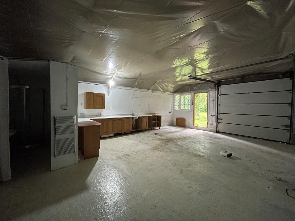 Lot: 125 - APPROXIMATELY 1.4 ACRES OF LAND WITH TWO BUILDINGS - Internal photo of barn with roller door